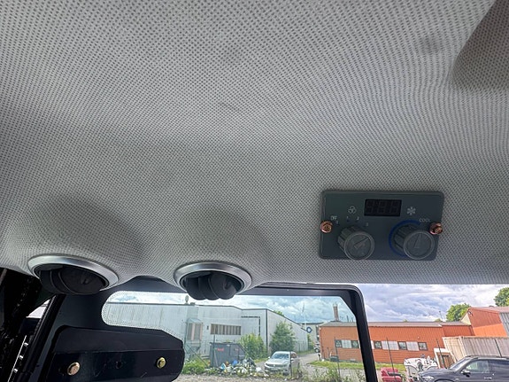120HK 4WD Traktor m snöplog&spridare. AC,FABRIKSNY 3,6Ton 6 of 12