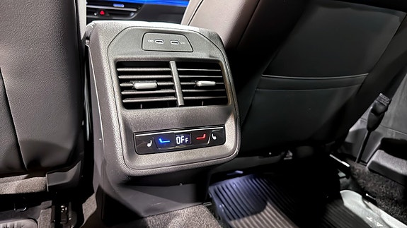 Volkswagen Passat 18 of 24