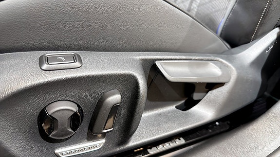 Volkswagen Passat 19 of 24