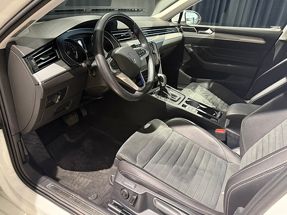 Volkswagen Passat 12 of 17