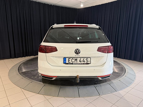 Volkswagen Passat 6 of 17