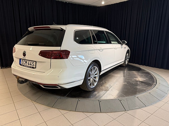 Volkswagen Passat 7 of 17