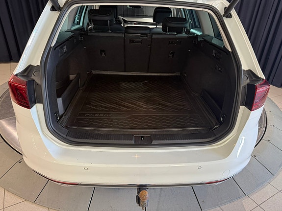 Volkswagen Passat 10 of 17