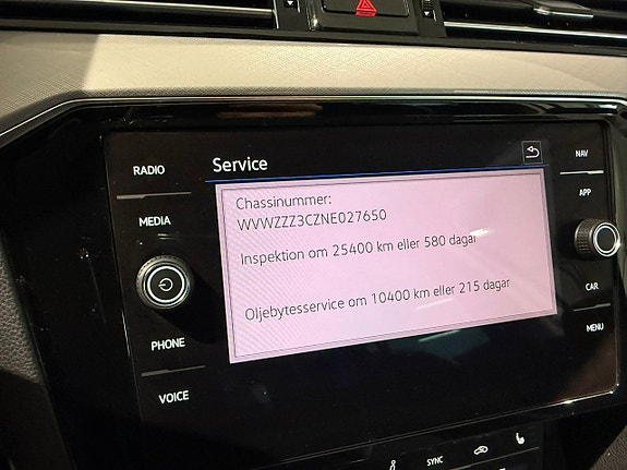 Volkswagen Passat 15 of 17