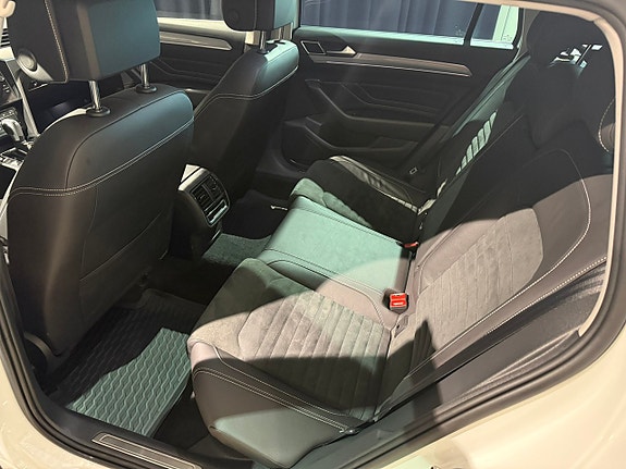 Volkswagen Passat 14 of 17