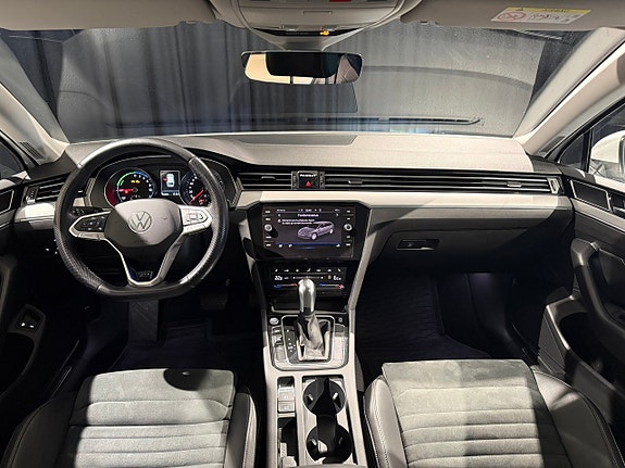 Volkswagen Passat 11 of 17