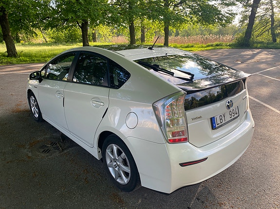 Toyota Prius 3 of 5