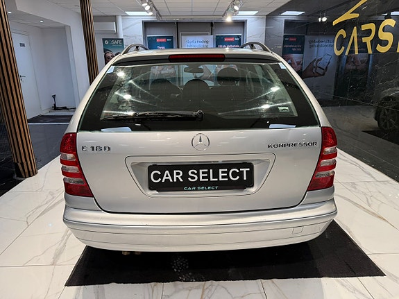 Mercedes-Benz C180 4 of 5