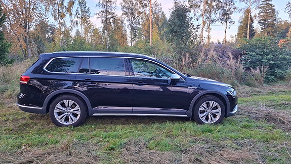 Volkswagen Passat Alltrack 4 of 5