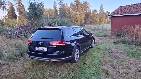 Volkswagen Passat Alltrack 3 of 5