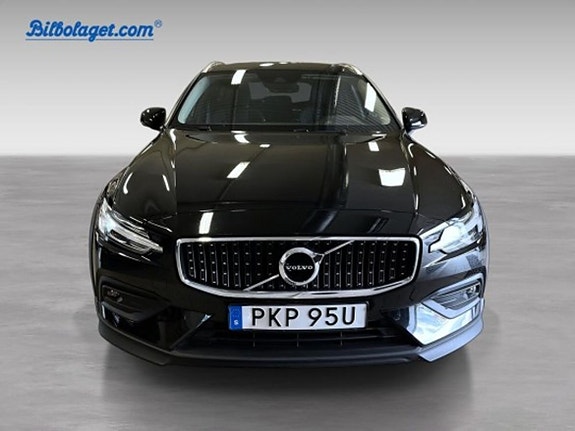 Volvo V60 Cross Country 2 of 5