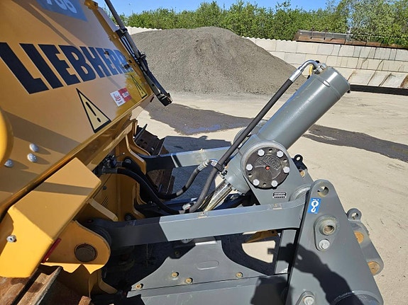 Liebherr PR 736 05 LGP 10 of 12