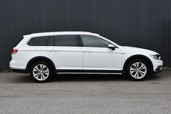 Volkswagen Passat Alltrack 3 of 5