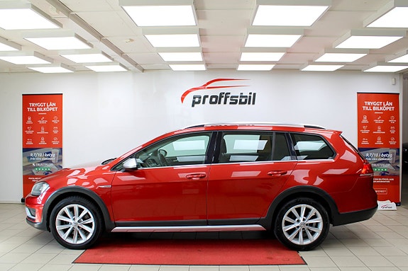 Volkswagen Golf Alltrack 2 of 23