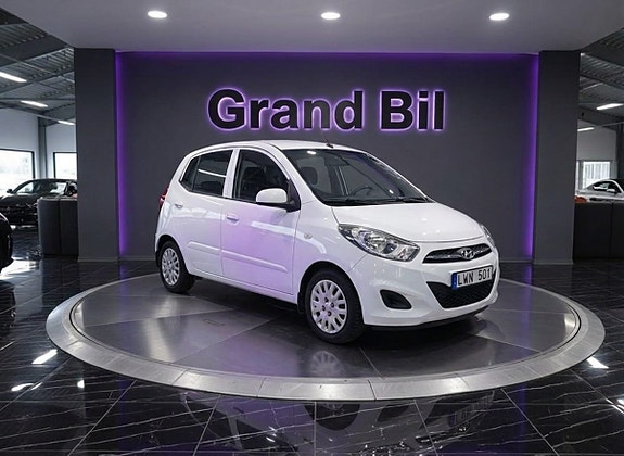 Hyundai i10 2 of 5