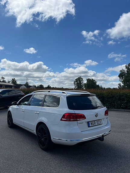 Volkswagen Passat 2 of 5