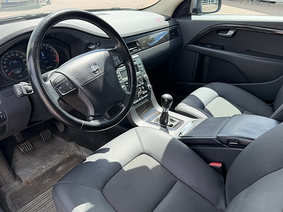 Volvo V70 7 of 11
