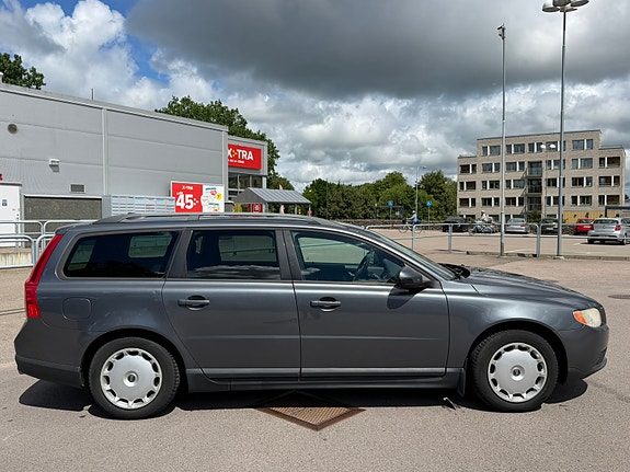 Volvo V70 2 of 5