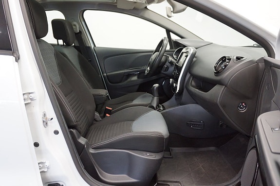 Renault Clio 10 of 17
