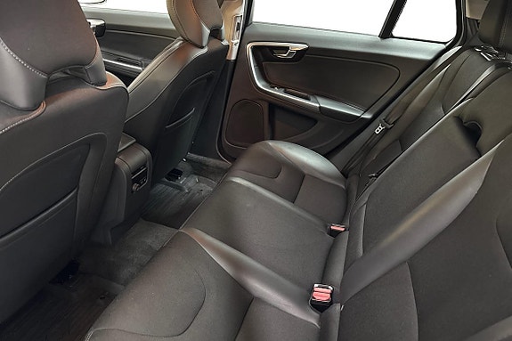 Volvo V60 Cross Country 6 of 22