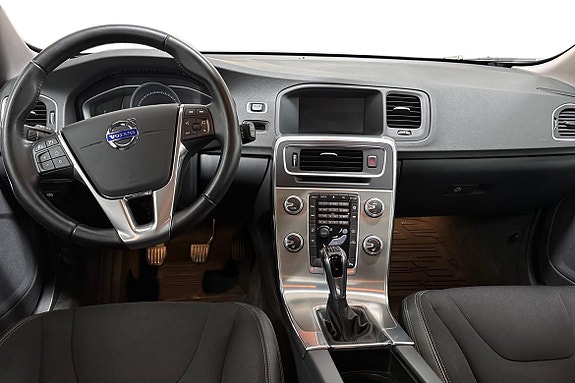 Volvo V60 Cross Country 2 of 22