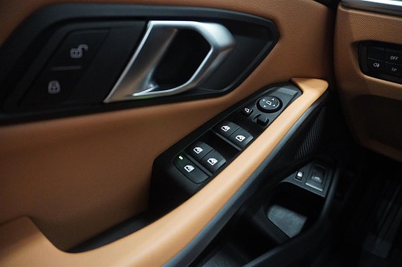 BMW 330e 13 of 19