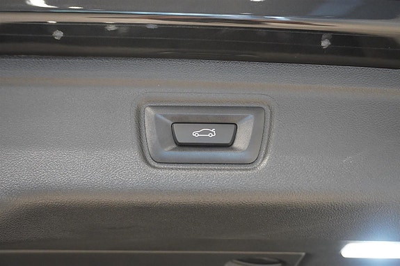 BMW 330e 18 of 19