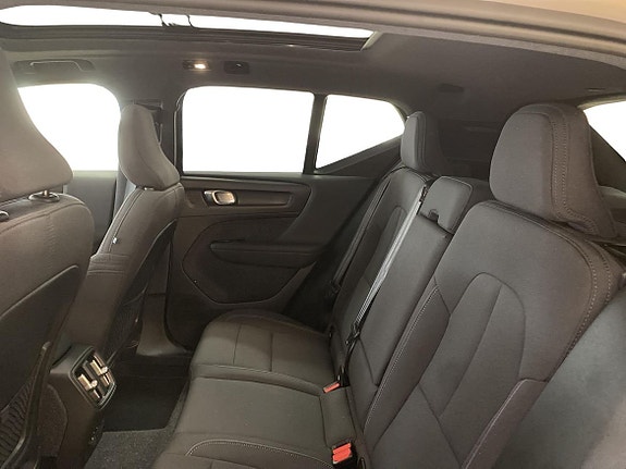 Volvo EX40 7 of 15