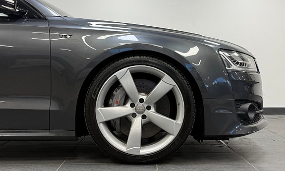 Audi S8 4 of 5
