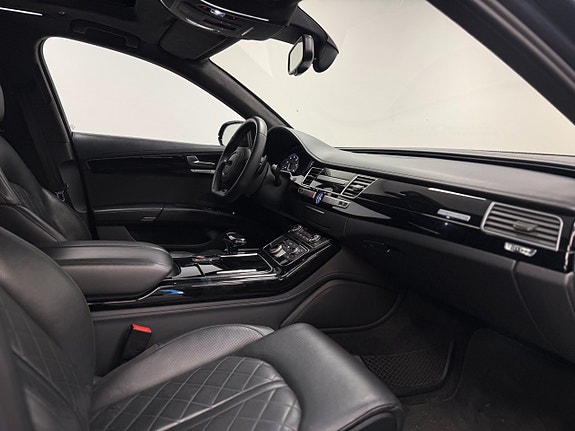 Audi S8 11 of 26