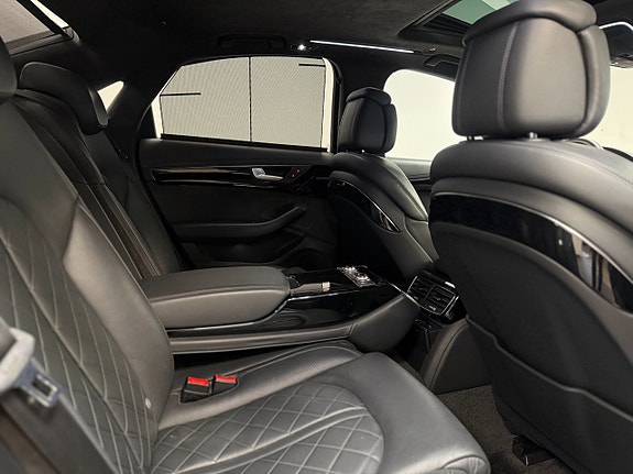 Audi S8 13 of 26