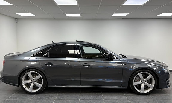 Audi S8 3 of 5