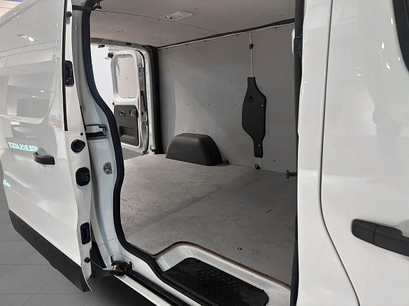 Renault Trafic 12 of 13