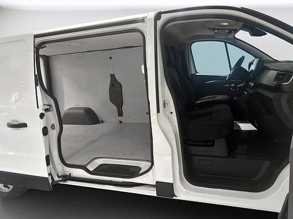 Renault Trafic 11 of 13