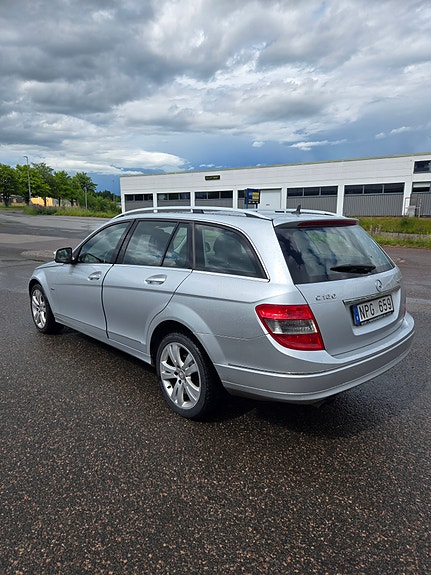 Mercedes-Benz C180 2 of 5