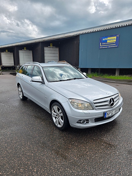 Mercedes-Benz C180 3 of 5