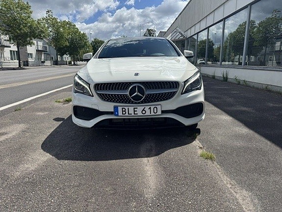 Mercedes-Benz CLA200 2 of 5