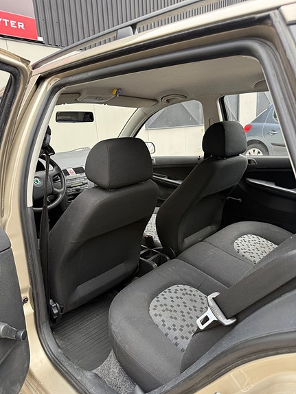 Skoda Fabia 9 of 13