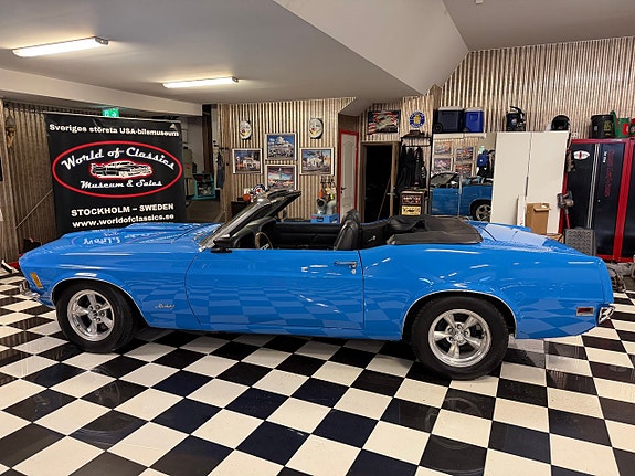 Ford Mustang 8 of 21