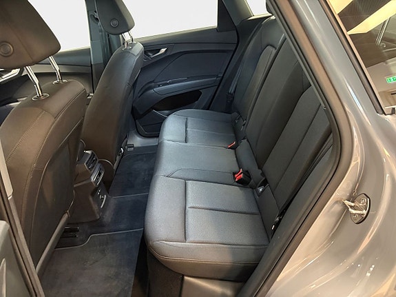 Audi Q4 e-tron 13 of 17