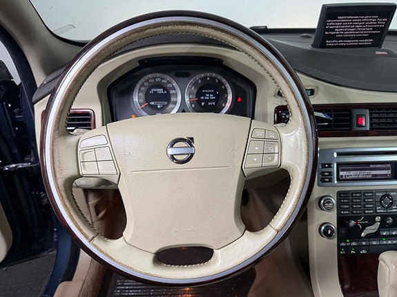 Volvo V70 9 of 14