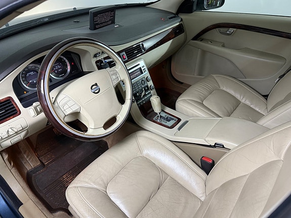 Volvo V70 6 of 14