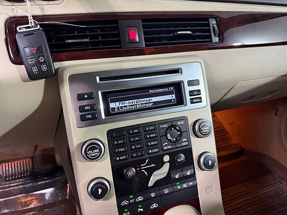 Volvo V70 11 of 14