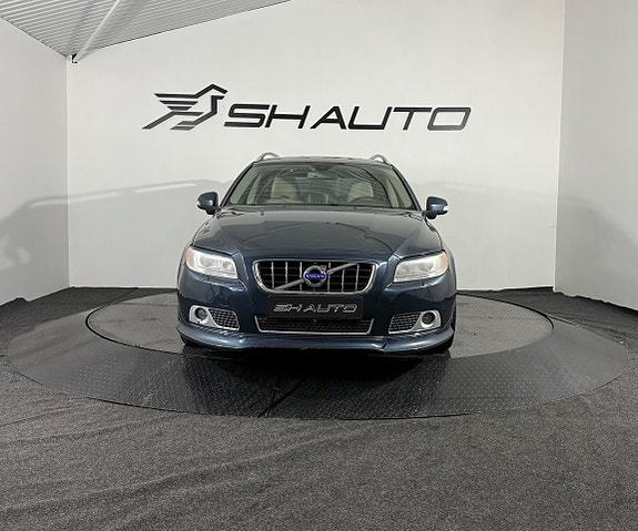 Volvo V70 2 of 14