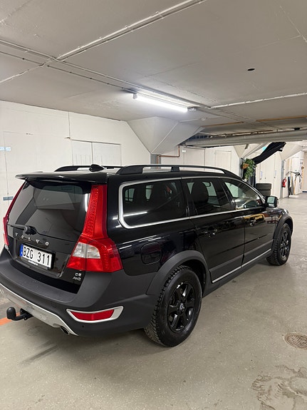 Volvo XC70 2 of 5