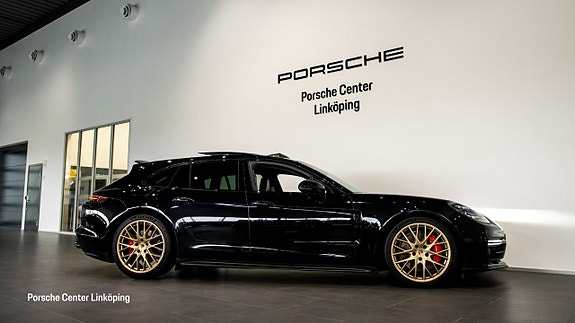Porsche Panamera GTS 3 of 5
