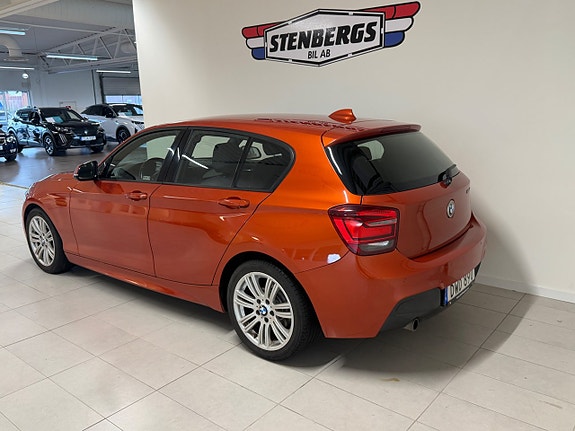 BMW 118d 3 of 5