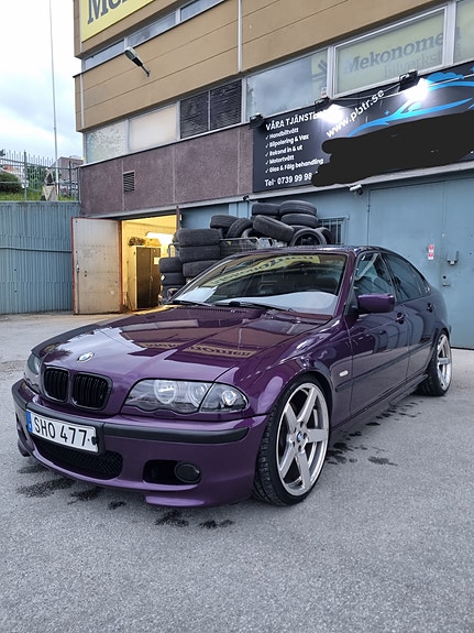 BMW 330i 3 of 5