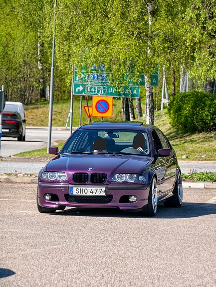 BMW 330i 2 of 5