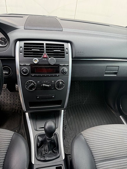 Mercedes-Benz B170 9 of 14